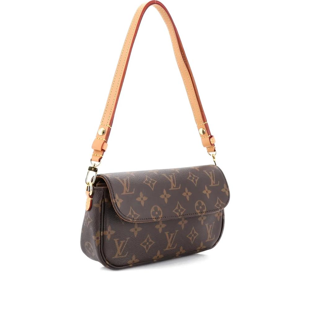 Ivy Wallet on Chain Monogram Canvas shoulder bag 1