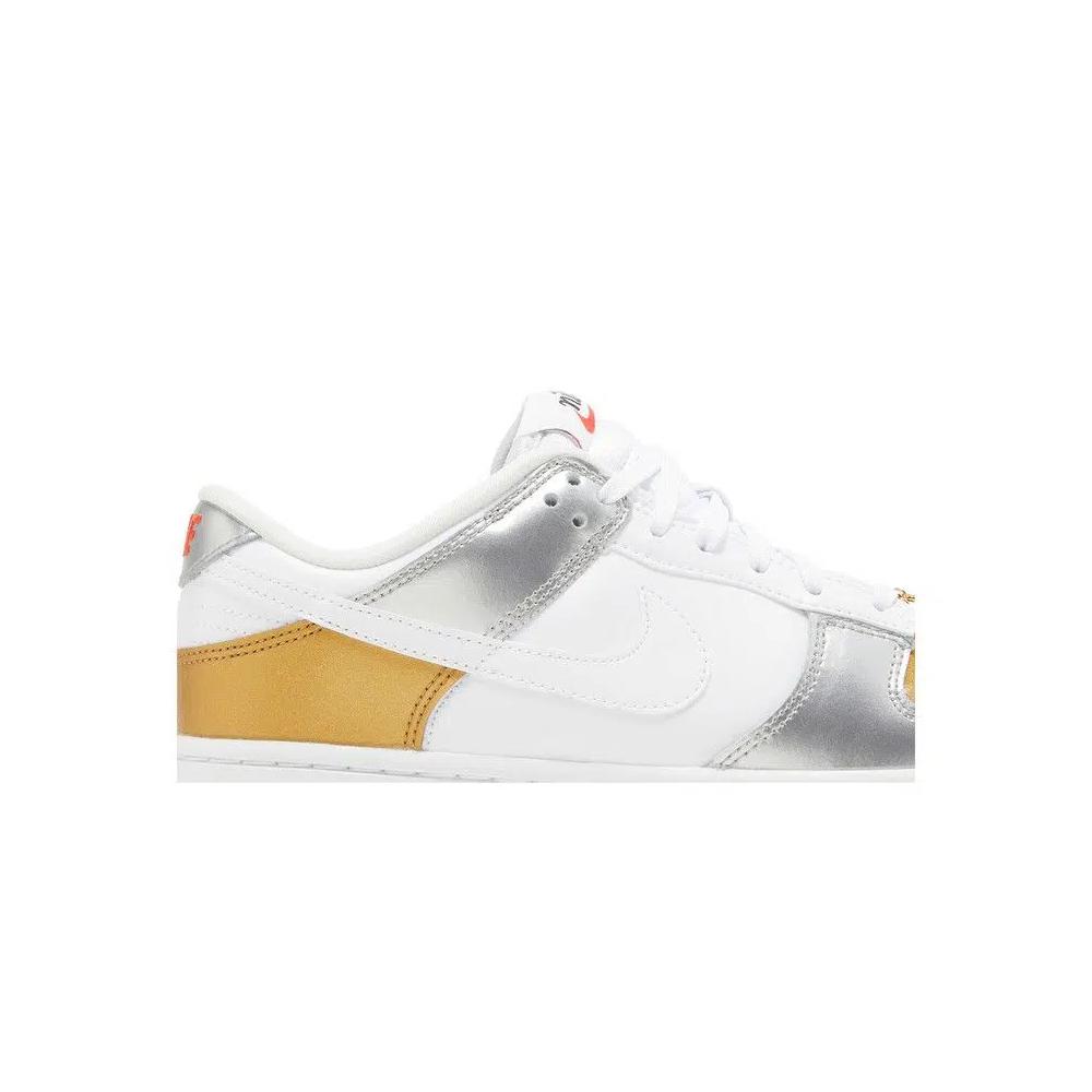 Кроссовки Nike Wmns Dunk Low SE 'Silver Gold Metallic' 2