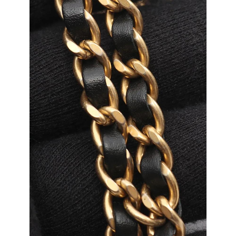 Стеганая сумка через плечо CC Square Quilted Caviar Wallet on Chain (2021-2026 годы) 2