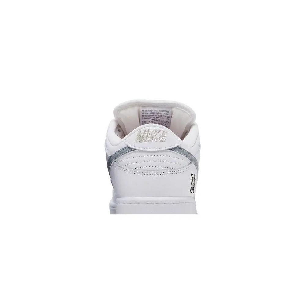 Кроссовки Supreme x Nike Dunk Low SB 'White Metallic Silver' 7