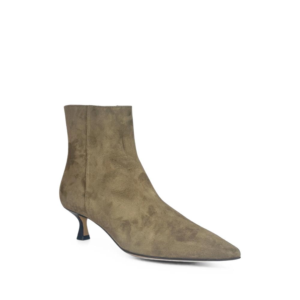 pointed-toe suede boots 2
