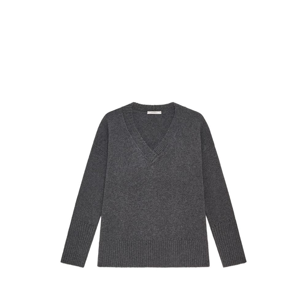 V-neck sweater 2