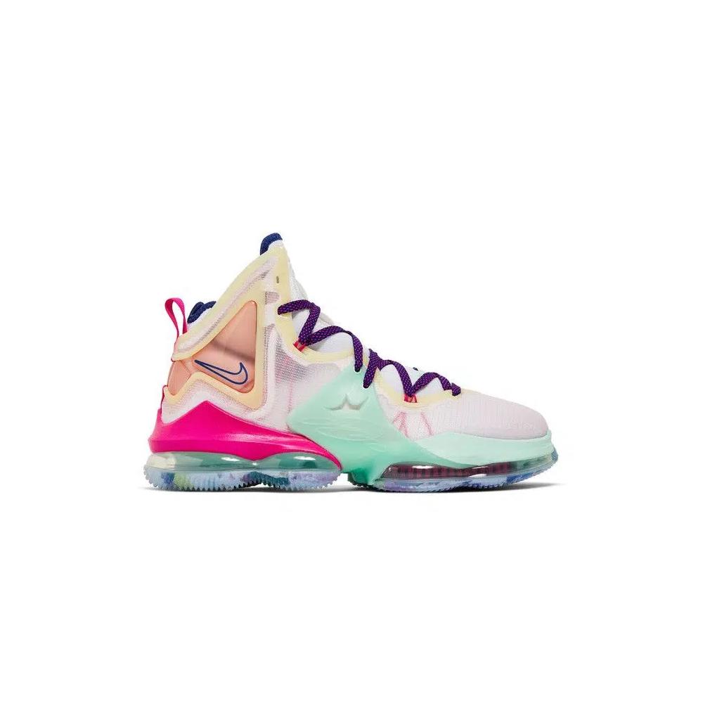 Кроссовки Nike LeBron 19 'Valentine's Day' 1