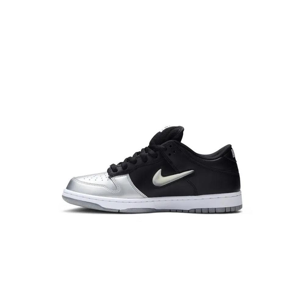 Кроссовки Supreme x Nike Dunk SB Low QS 'Metallic Silver' 3