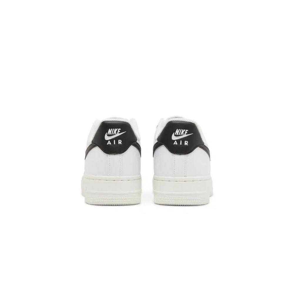 Кроссовки Nike Wmns Air Force 1 '07 'White Black' 6