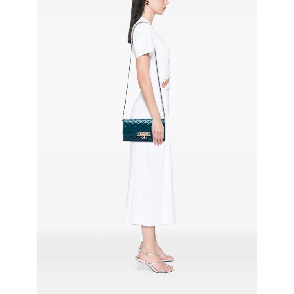 Стеганая сумка через плечо Quilted Patent Golden Class East West Wallet on Chain (2014-2015 годы) 2