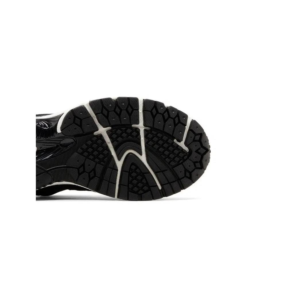 Кроссовки New Balance 2002R 'Black Gunmetal' 5