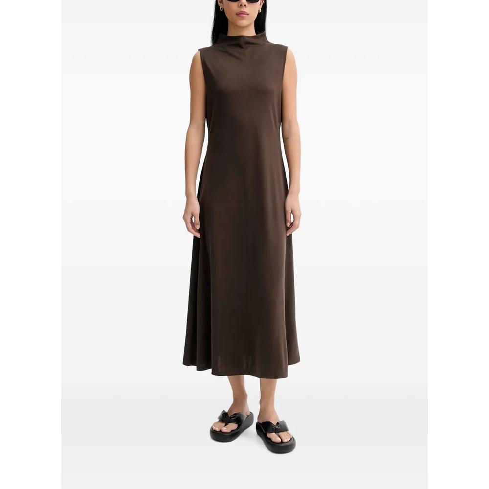 sleeveless funnel-neck dress 2