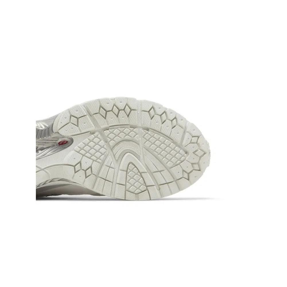 Кроссовки New Balance 2002R GORE-TEX 'White Brighton Grey' 5