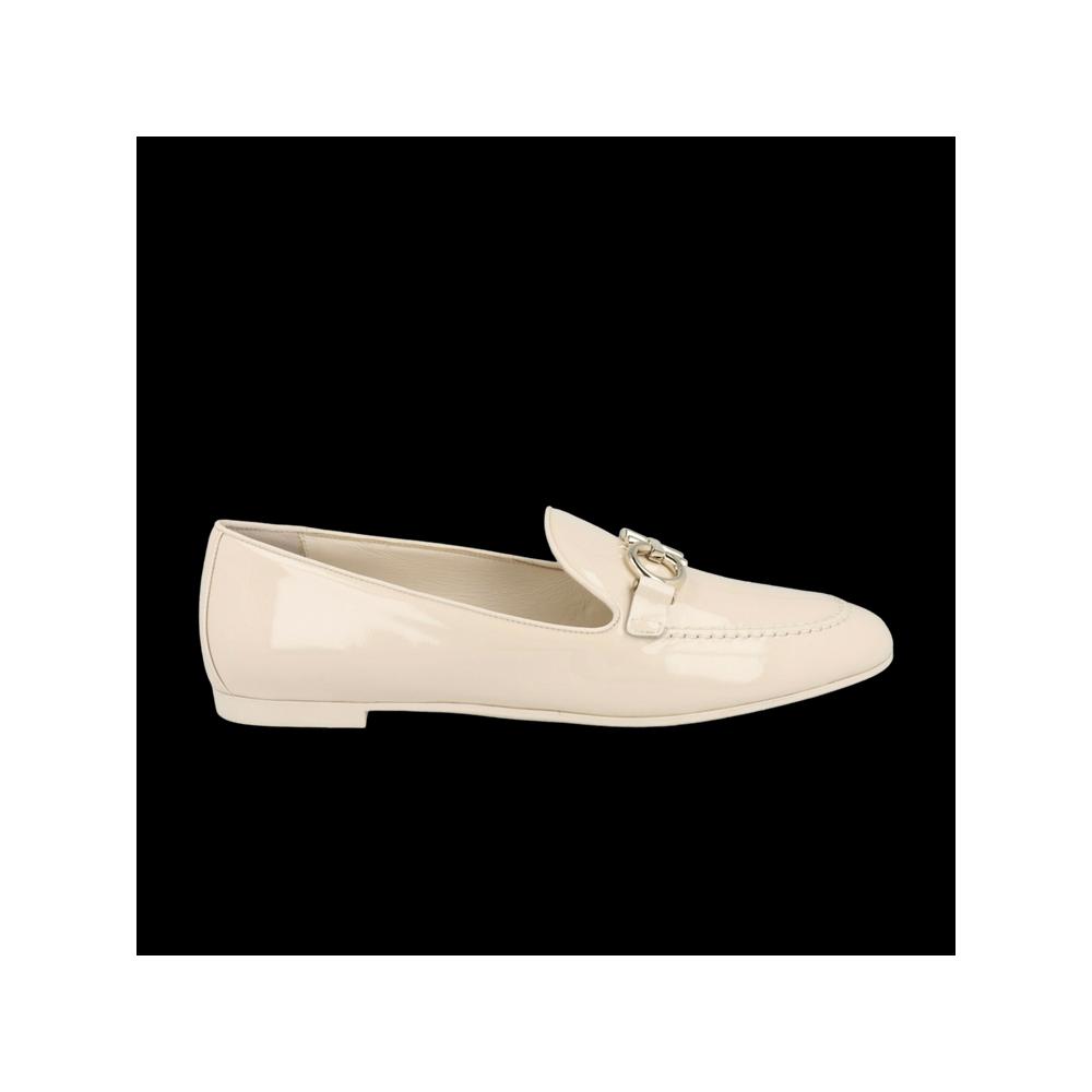 Кроссовки Ferragamo Wmns Trifoglio Patent Leather Loafer 'Bone' 1