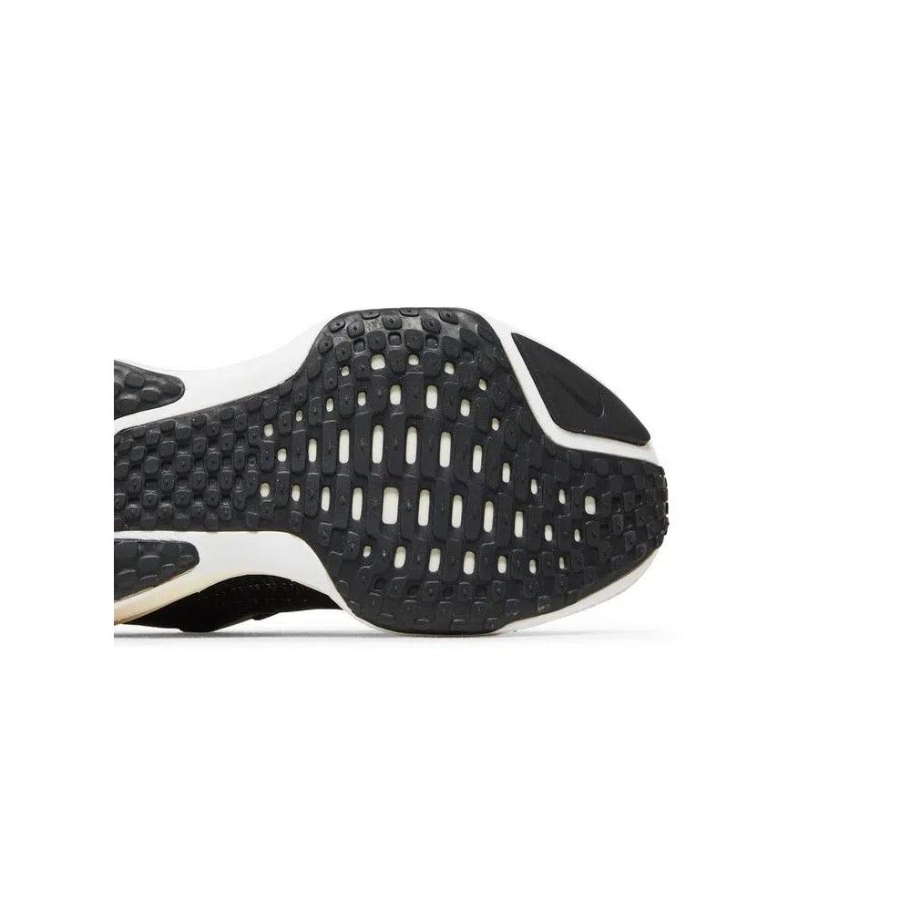 Кроссовки Nike Wmns ZoomX Invincible 3 'Black White' 5