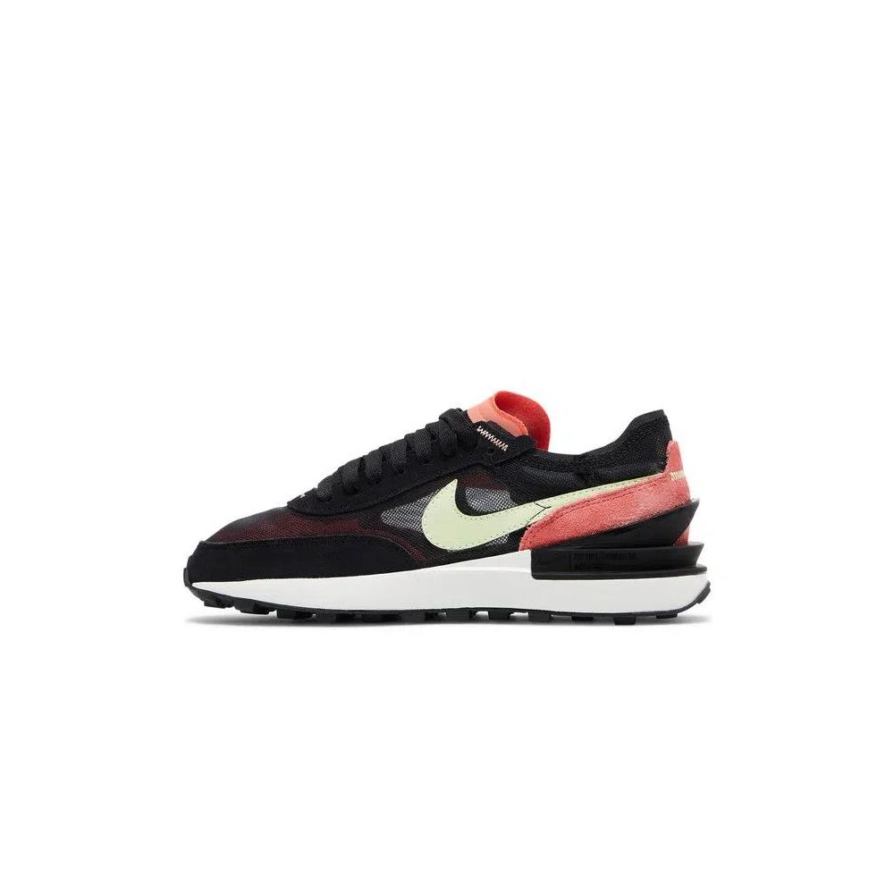 Кроссовки Nike Wmns Waffle One 'Black Magic Ember' 3