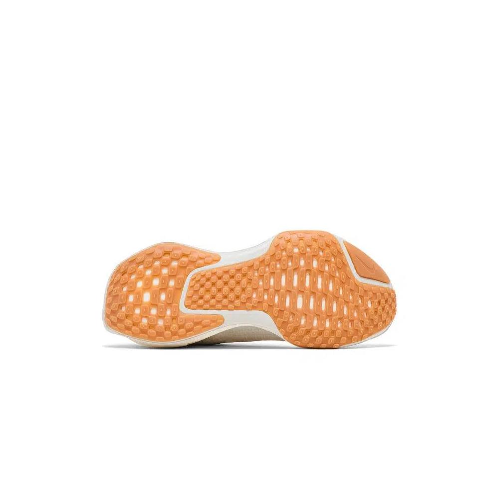 Кроссовки Nike Wmns ZoomX Invincible 3 'Light Bone Sail Gum' 4