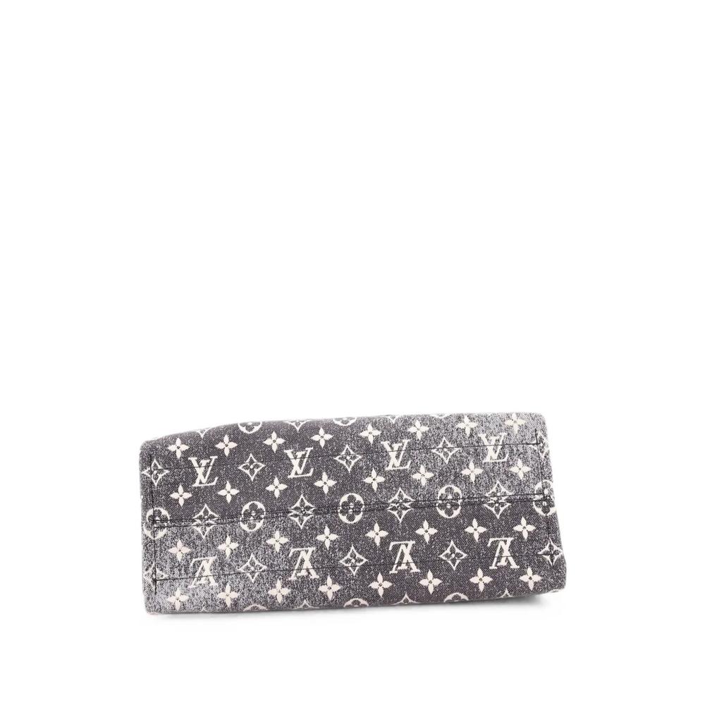 Сумка на плечо OnTheGo Tote Monogram Jacquard Denim MM 4
