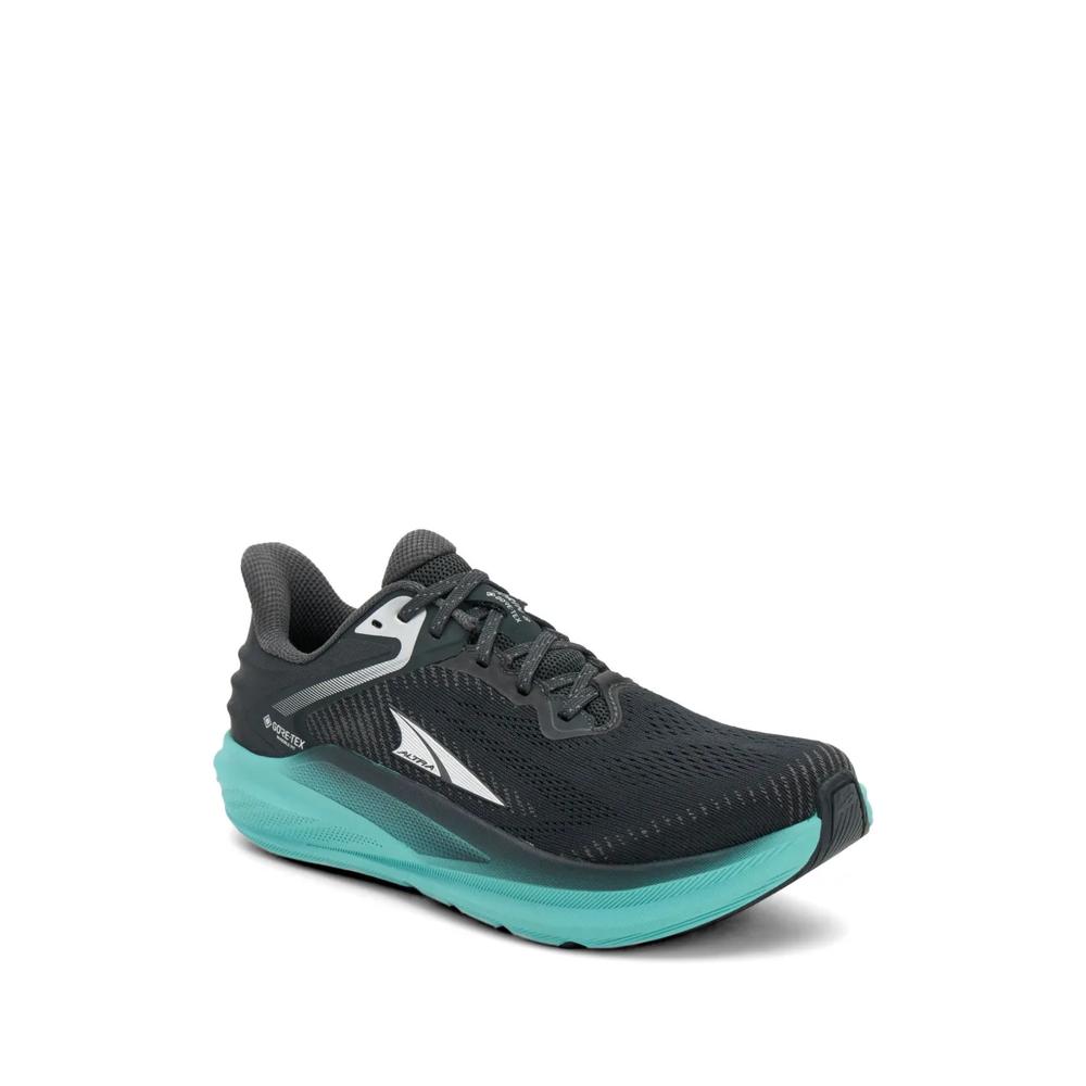 Кроссовки с логотипом 2