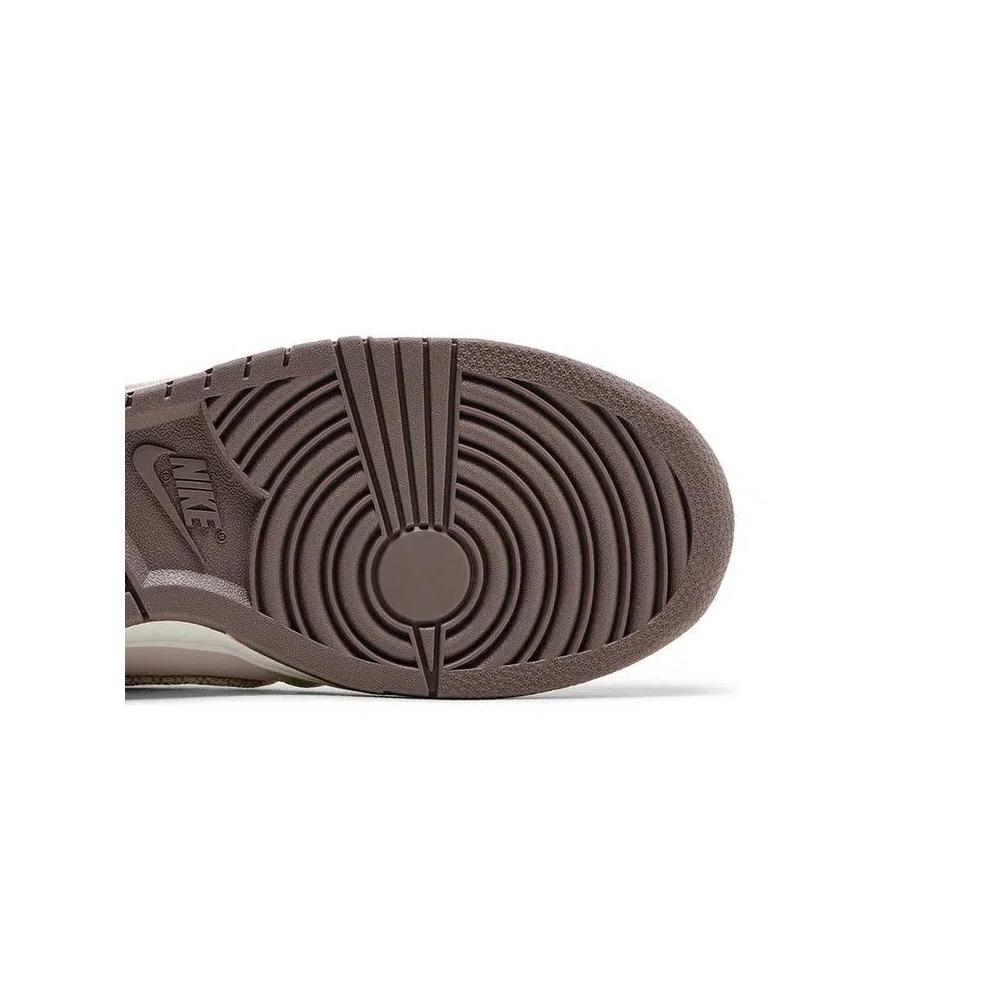 Кроссовки Nike Wmns Dunk Low LX 'Mushroom' 5