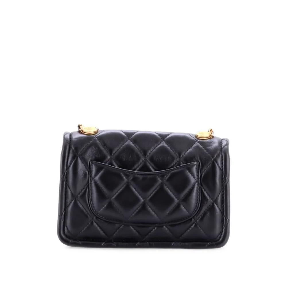 Маленькая сумка на плечо Button on Top Flap Clutch with Chain Quilted Shiny Lambskin 2