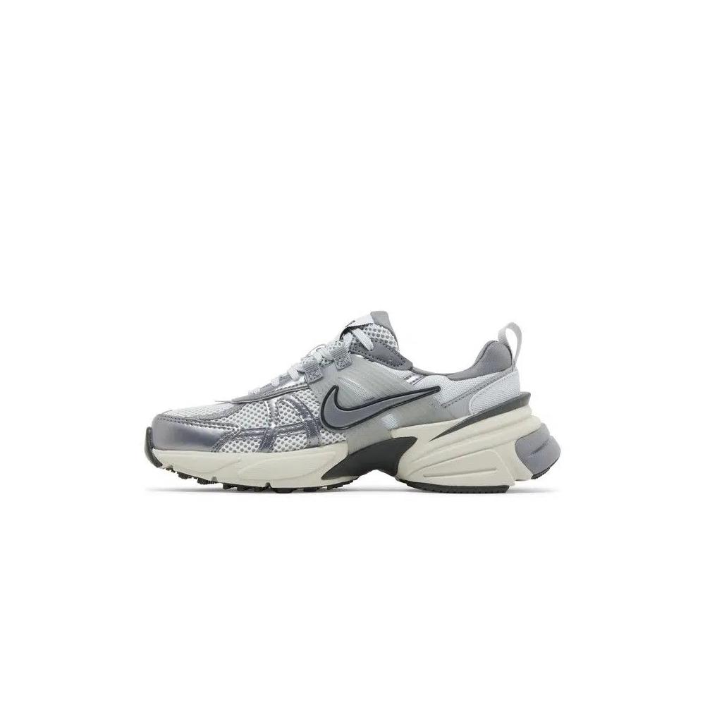 Кроссовки Nike Wmns V2K Run «Pure Platinum Wolf Grey» 3