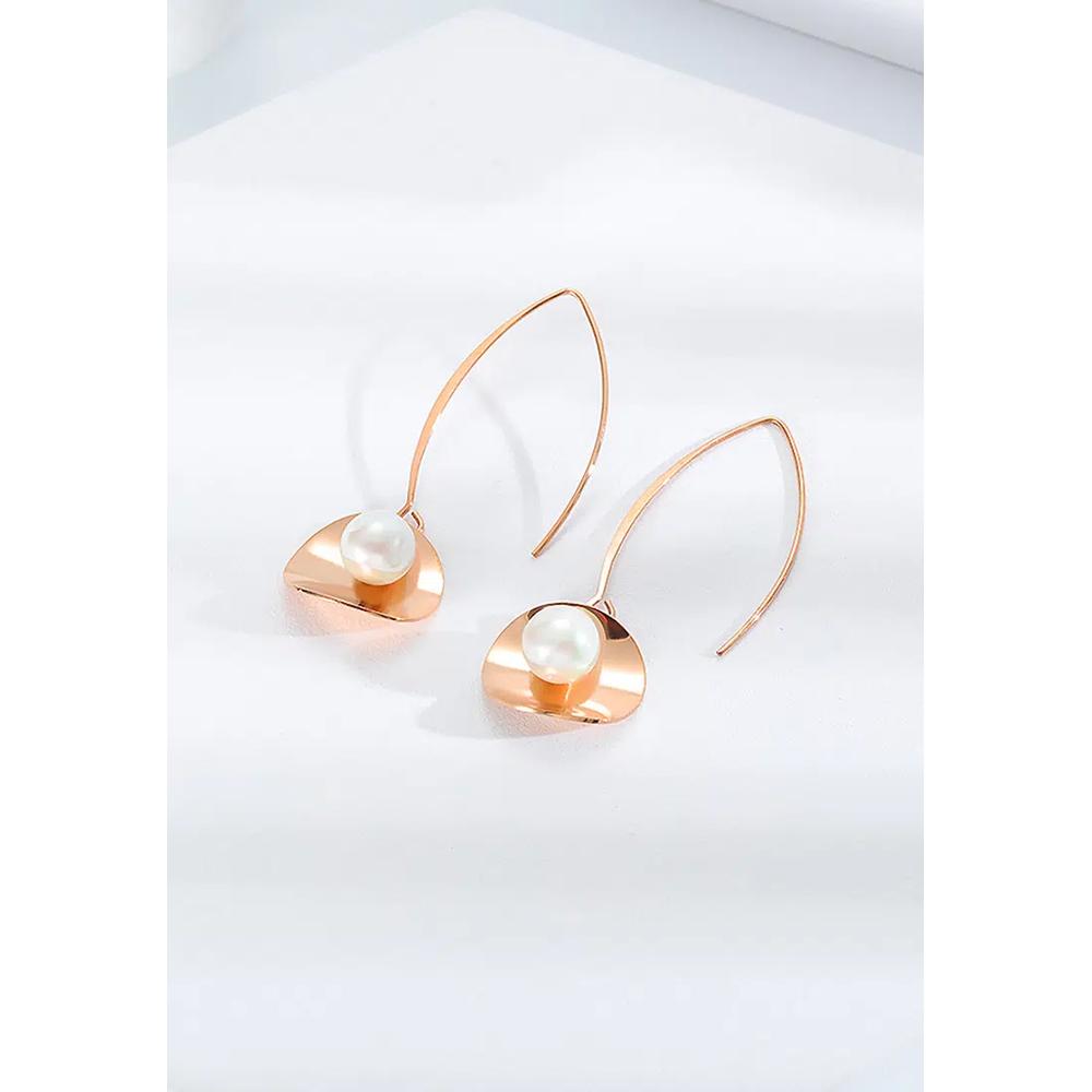 Серьги-крючки Earthy Pearl Core в розовом золоте 2