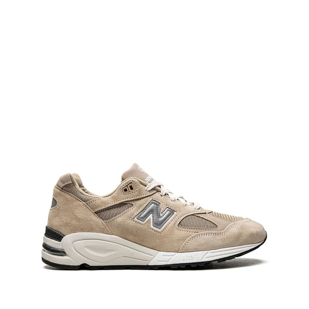 Кроссовки 990V2 из коллаборации с Kith 1