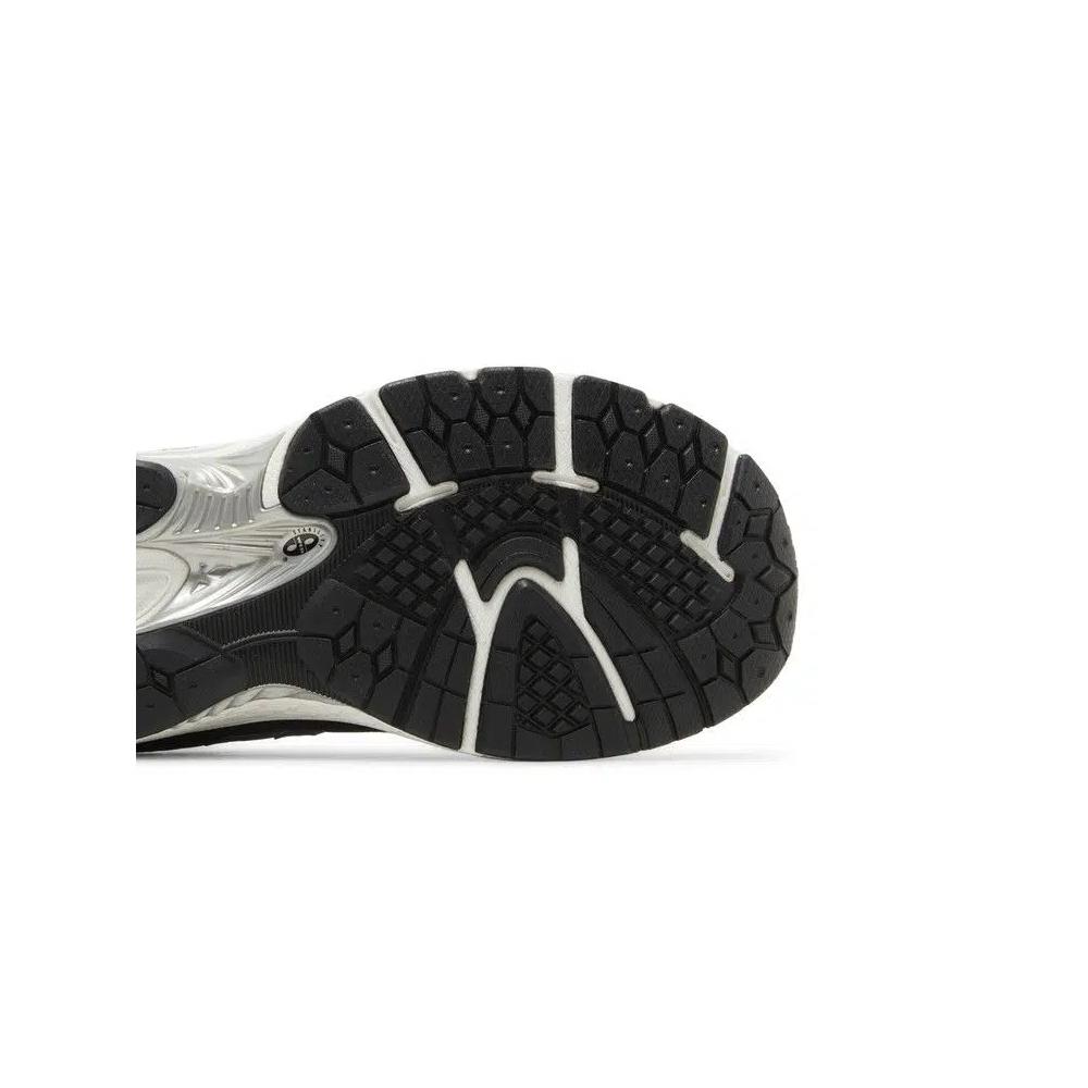 Кроссовки New Balance 2002R Big Kid Wide 'Eclipse Silver Metallic' 5
