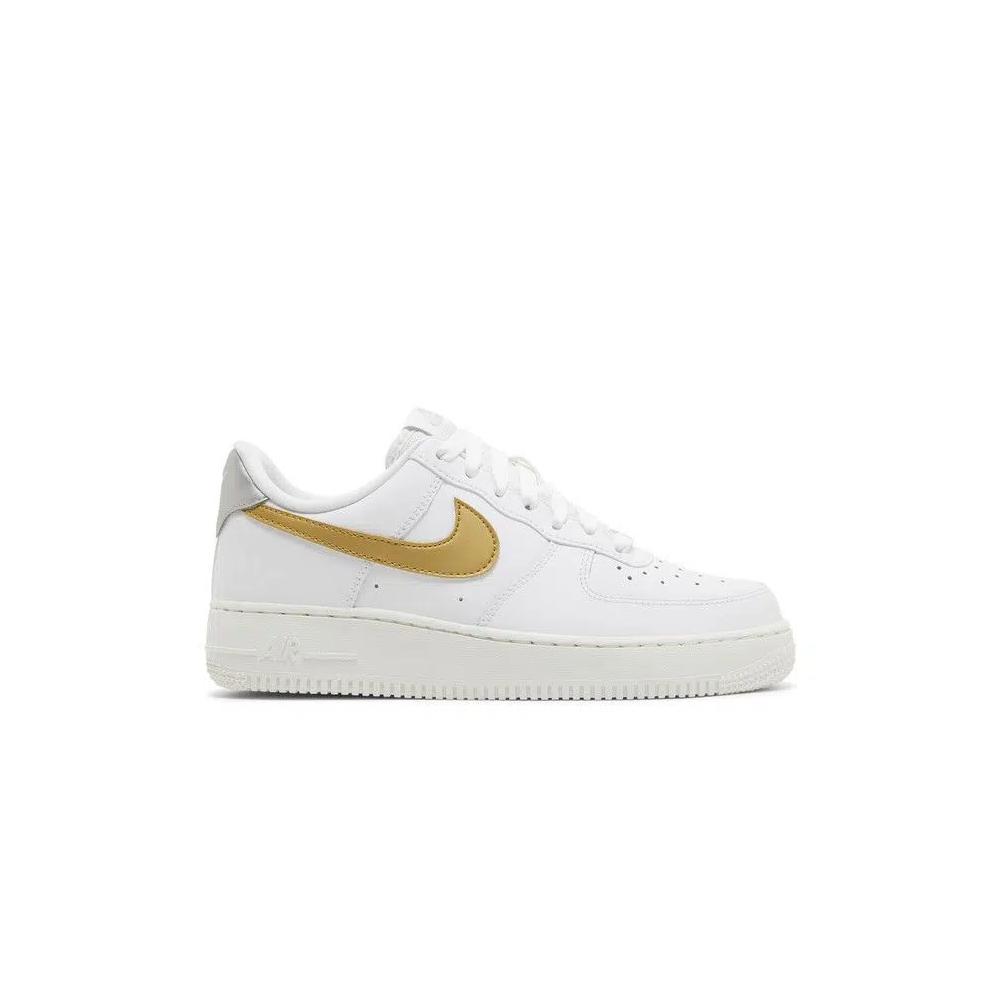 Кроссовки Nike Wmns Air Force 1 '07 'White Metallic Gold' 1