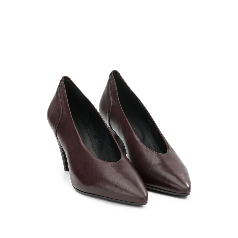 pointed-toe pumps 2