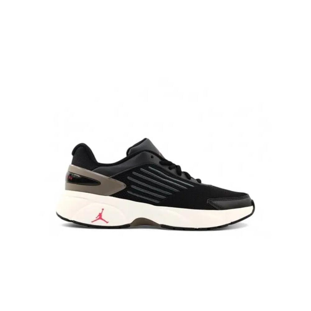 Беговые кроссовки Air Jordan Trunner Flow 'Black University Red White' 1