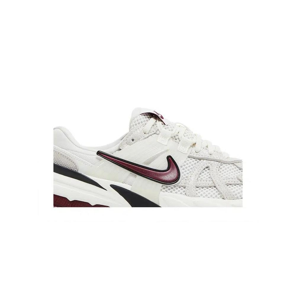 Кроссовки Nike Wmns V2K Run SE 'White Black Team Red' 2