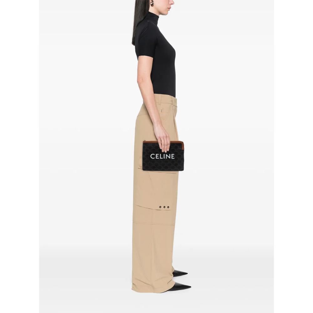 Маленький клатч Triomphe Coated Canvas (2020 год) 2
