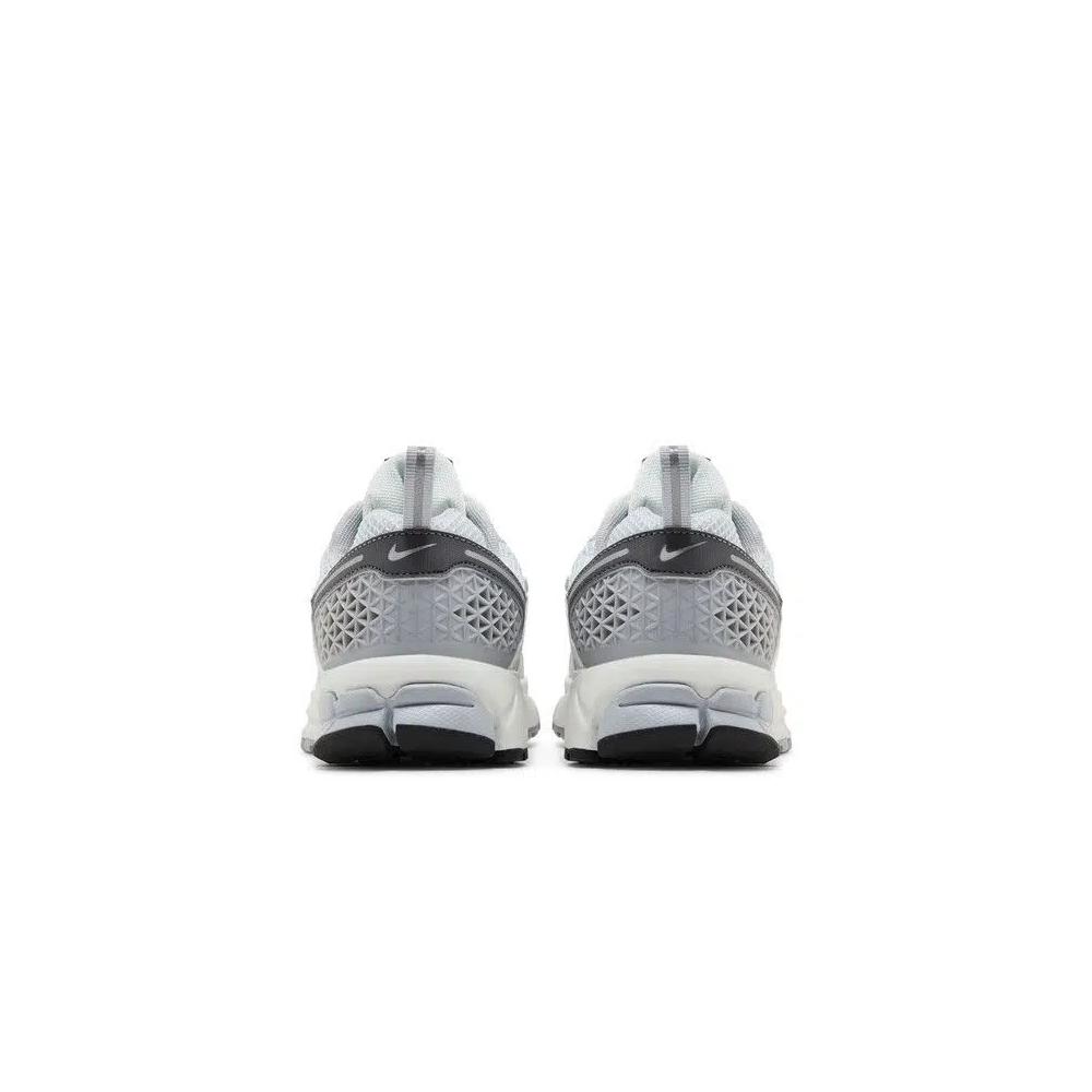 Кроссовки Nike Vomero 5 GS 'Pure Platinum Metallic Silver' 6