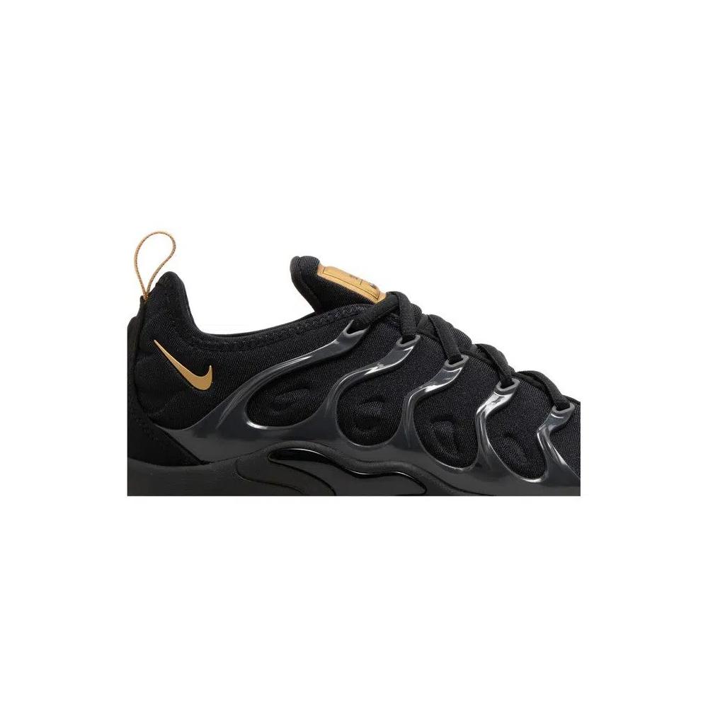 Кроссовки Nike Air VaporMax Plus 'Black Metallic Gold' 2