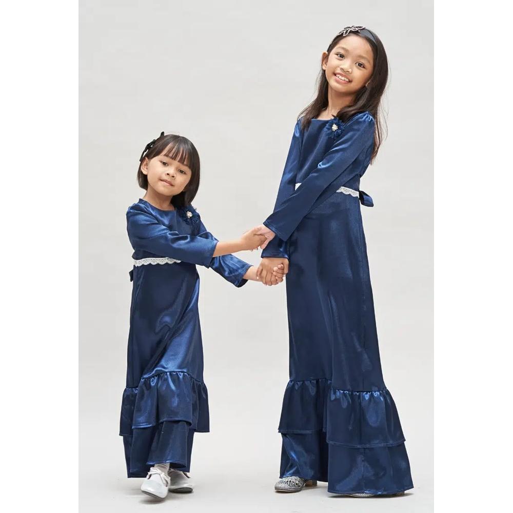 Детское темно-синее платье с цветочной брошью Baju Hari Raya 6