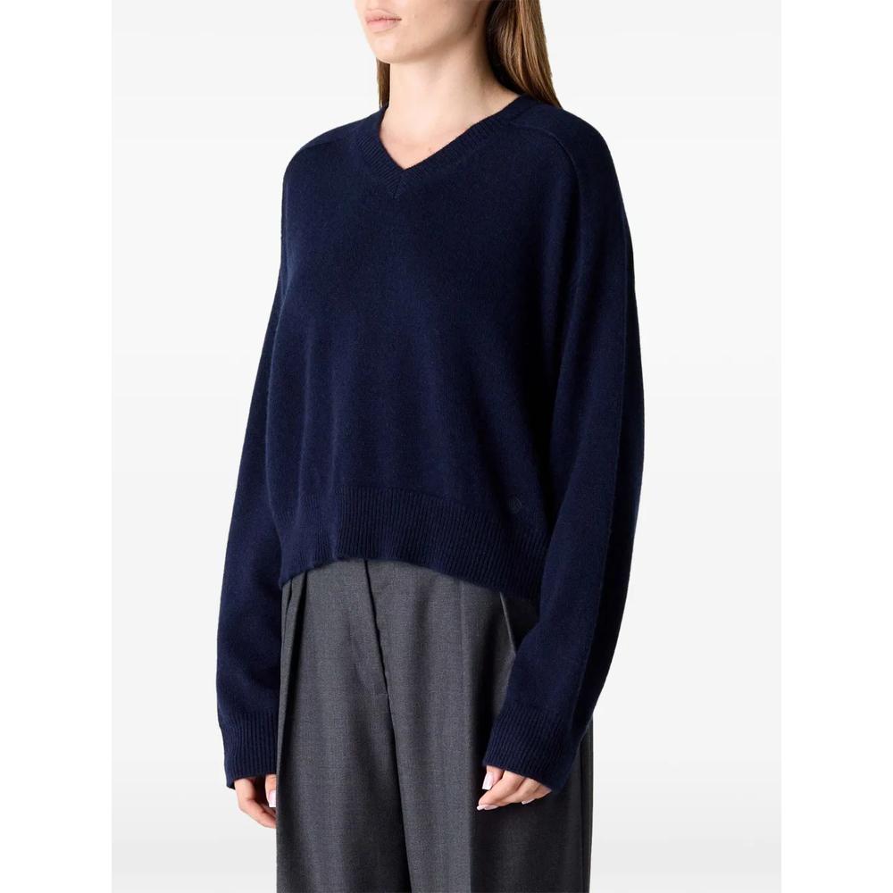 Anzor V-neck sweater 2