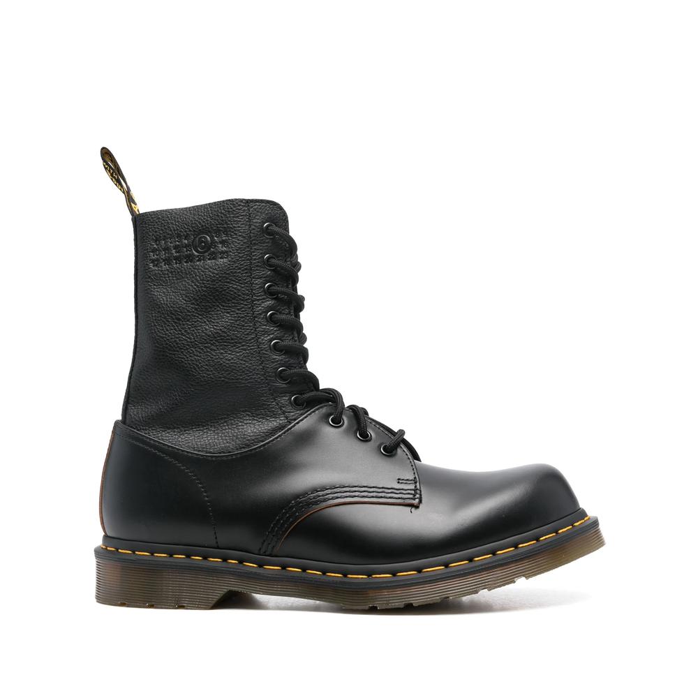 Ботинки из коллаборации с Dr. Martens 1