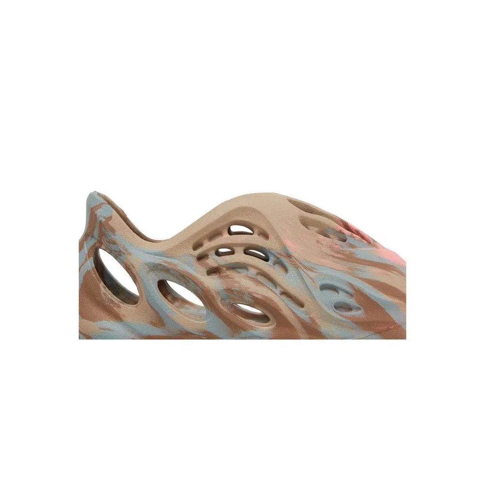 Образ жизни adidas Yeezy Foam Runner Infants 'MX Sand Grey' 2