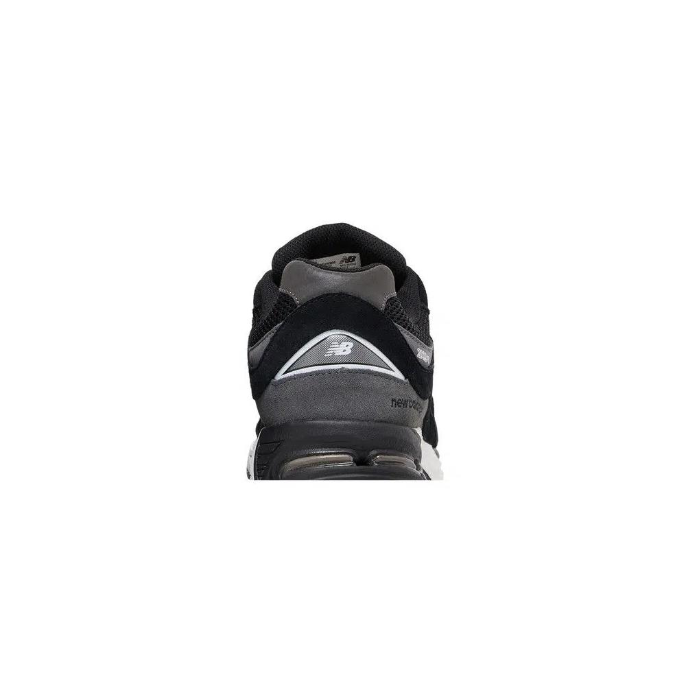 Кроссовки New Balance 2002R 'Black White Magnet' 7