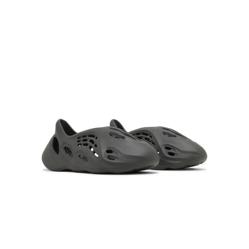 Лайфстайл adidas Yeezy Foam Runner 'Carbon' 8