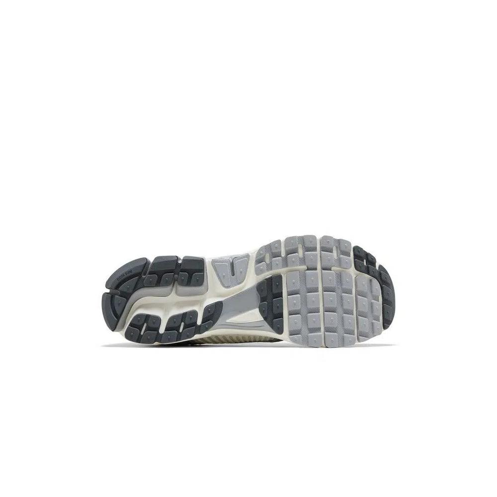 Кроссовки Nike Air Zoom Vomero 5 'Summit White Metallic Silver' 4
