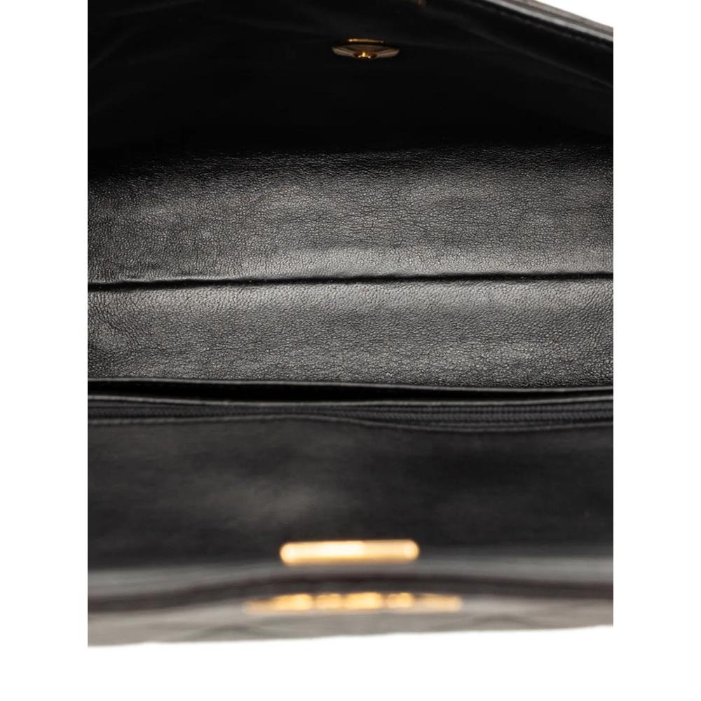 Маленькая сумка через плечо Square Quilted Lambskin Straight Single Flap (1994-1996 годы) 5