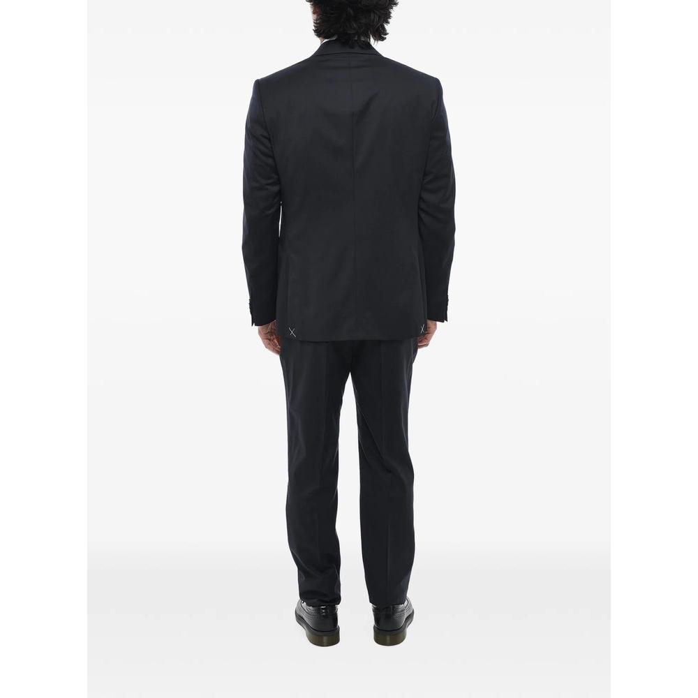 notched-lapel single-breasted suit 3