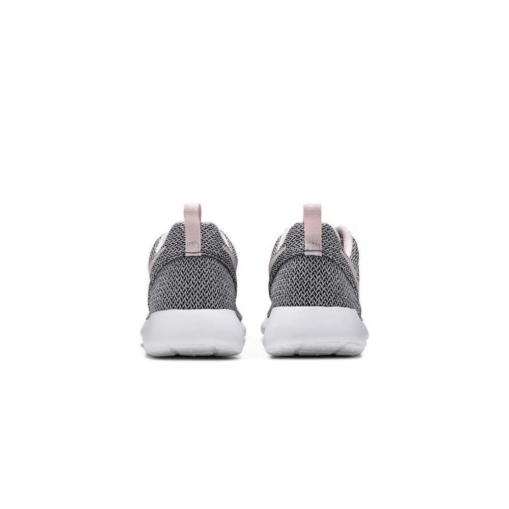 Бутсы Nike Roshe One GS 'Barely Rose' 6