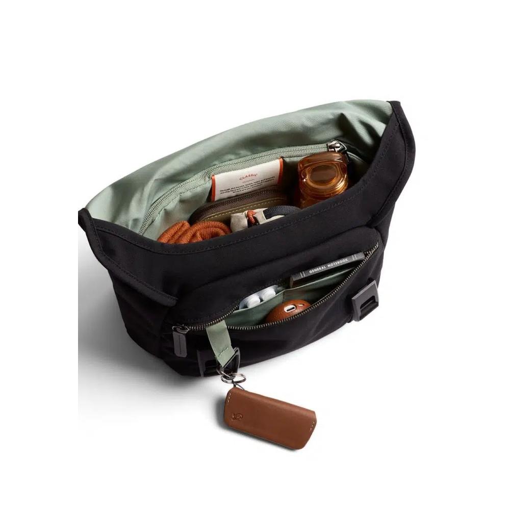 Bellroy Classic Messenger 6L — Черный 5