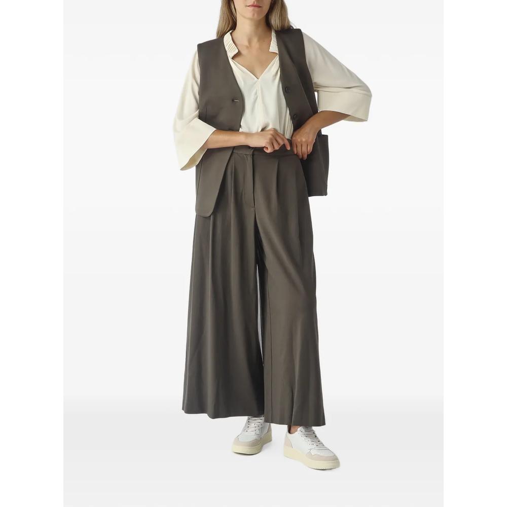 button-fastening waistcoat 2