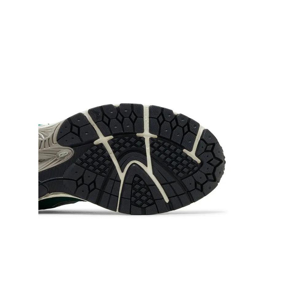 Кроссовки New Balance 2002R 'Marsh Green' 5