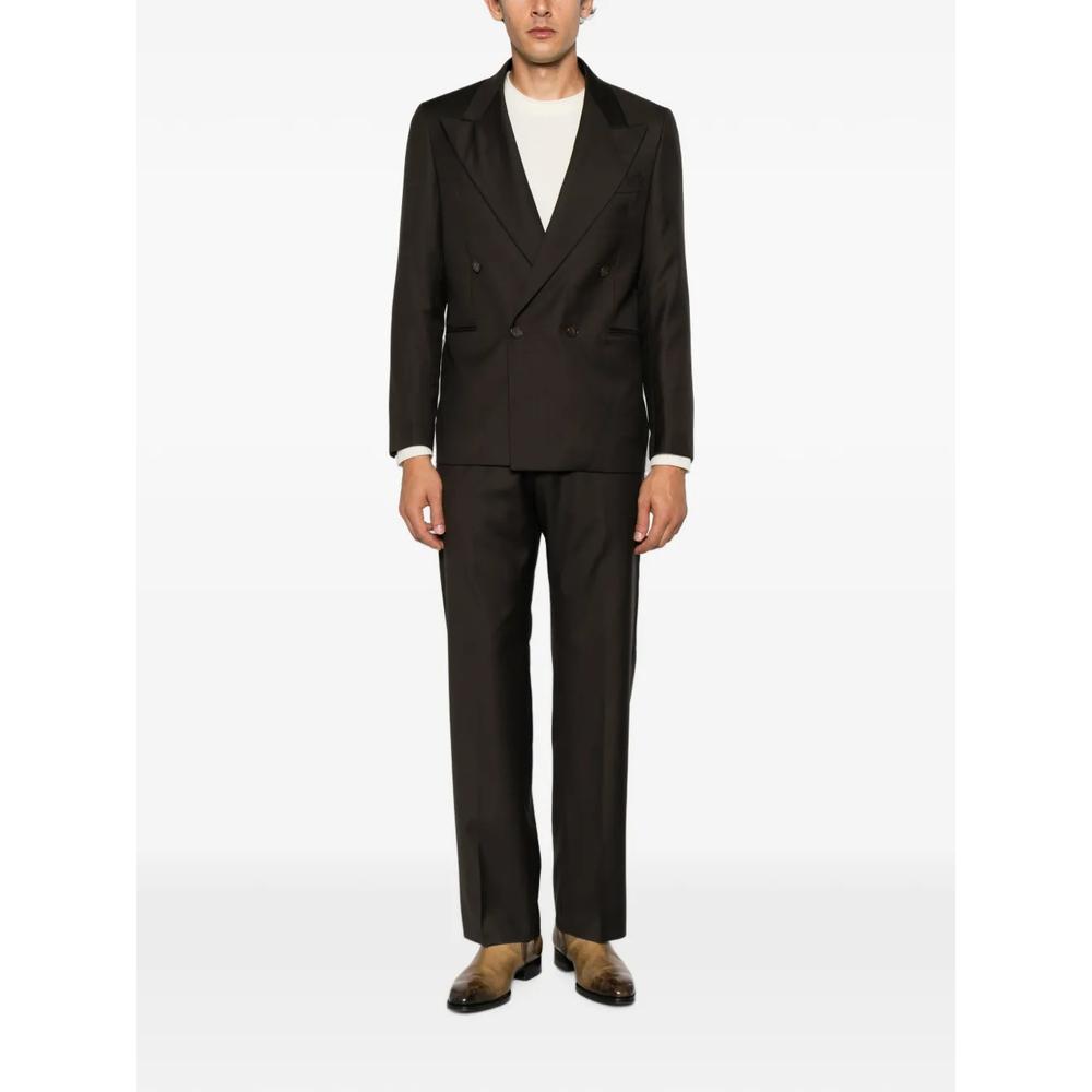 peak-lapel double-breasted suit 2