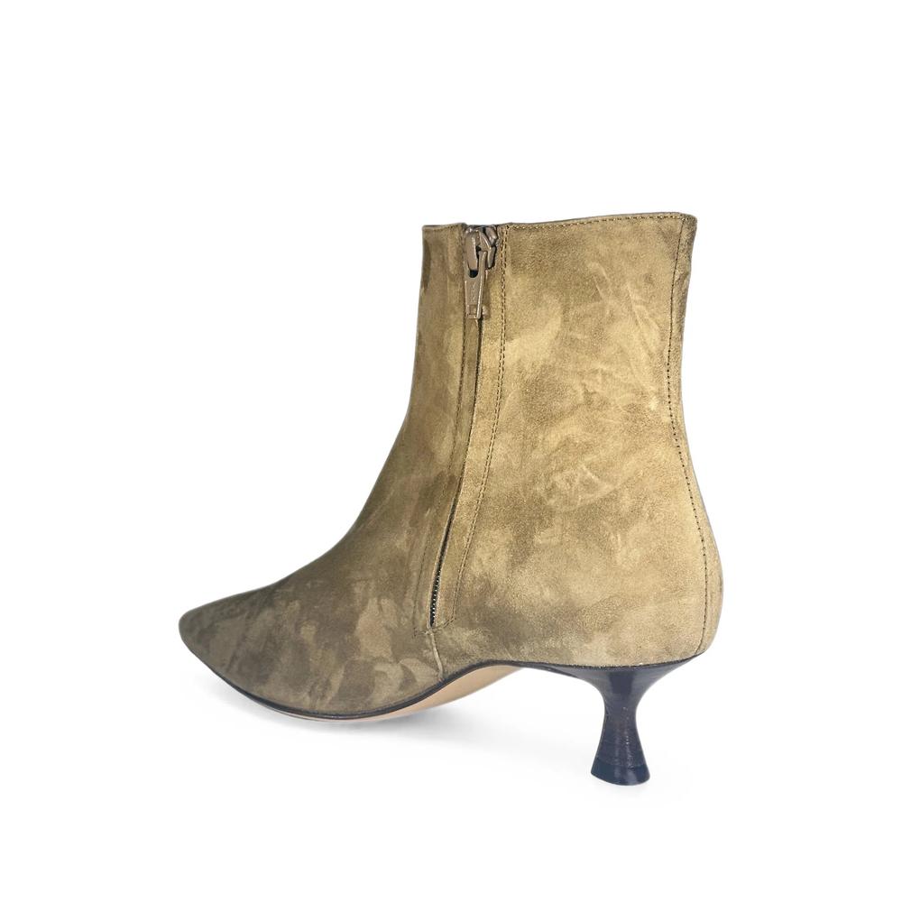 pointed-toe suede boots 3