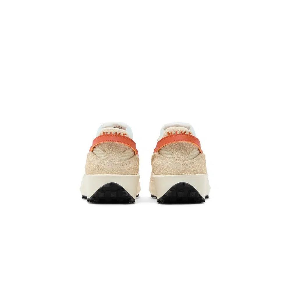 Кроссовки Nike Wmns Waffle Debut Vintage 'Muslin Campfire Orange' 6