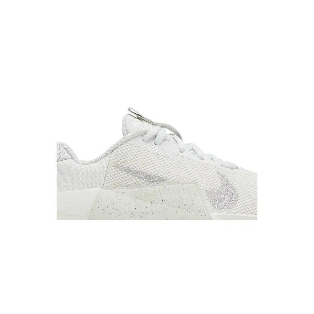 Кроссовки Nike Wmns Metcon 9 Premium 'Summit White Metallic Silver' 2