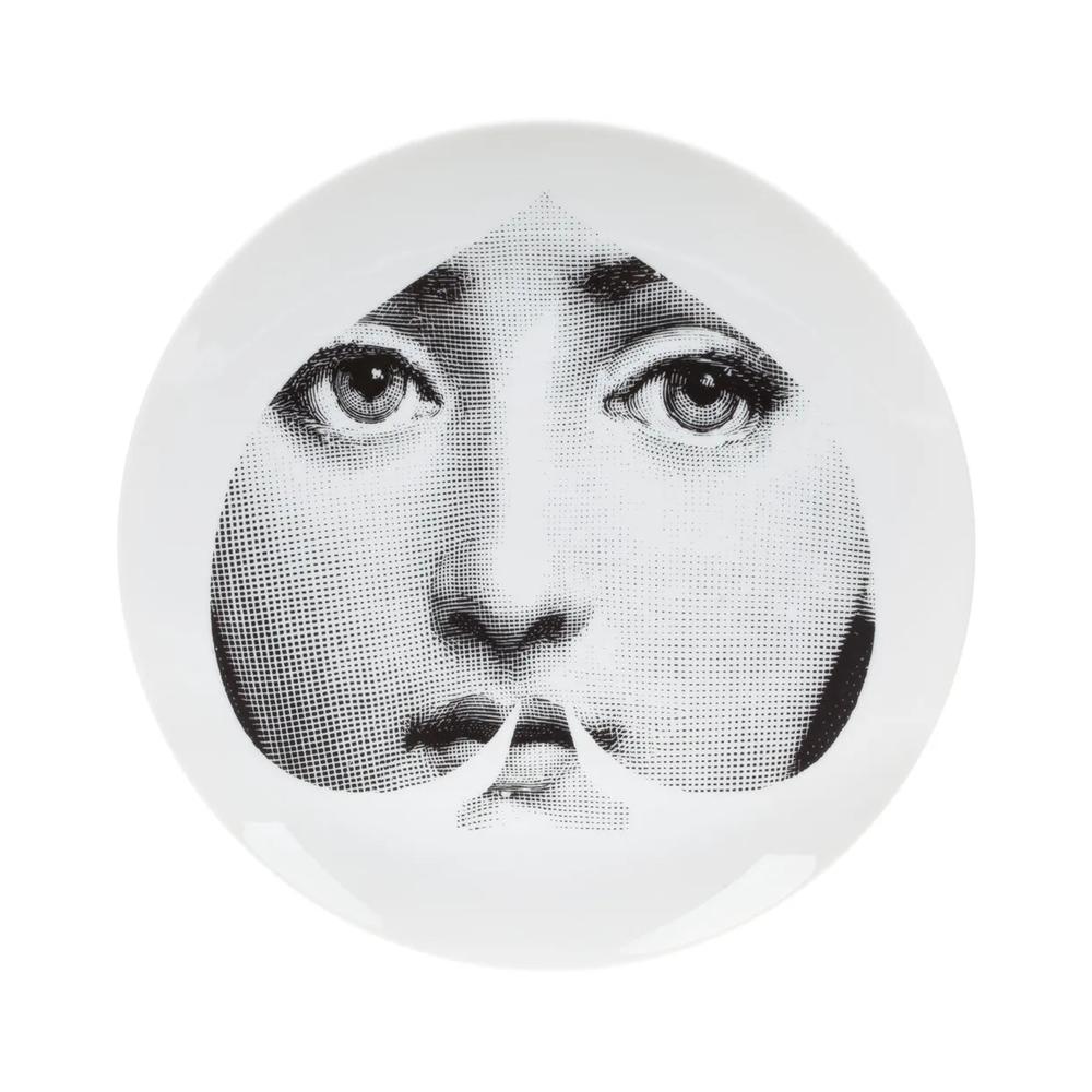 Тарелка с принтом лиц 1